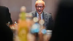 Срочная новость.
    Партия канцлера ФРГ вновь проигрывает на земельных выборах