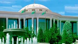 Туркменский художник представил работы на выставке в Азербайджане