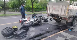 宜蘭重機騎士追撞貨車 傷重不治現場畫面曝光