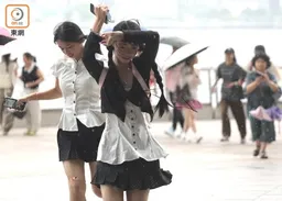 今日大致多雲　間中有驟雨及幾陣強烈狂風雷暴　最高氣溫約31°C