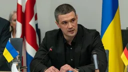 Вместе с премьер-министром Зеленский решил сменить министра обороны