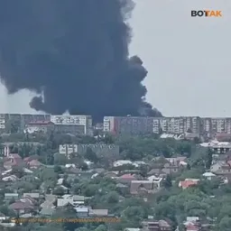 Сильный пожар вспыхнул в Ставрополе. Предположительно, горит завод по производству автоприцепов