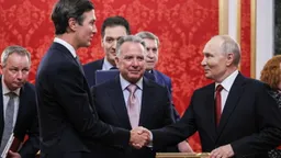 «Окончание боевых действий»: о чем Путин договорился с посланниками Трампа