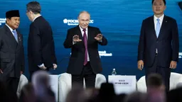 «Экономика в абсолютно стабильном режиме». Путин назвал «глупыми» опасения заморозки банковских вкладов