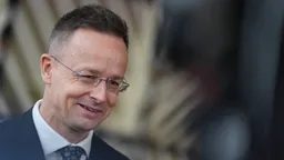 Экс-глава МИД Венгрии внезапно отказался от мандата ради работы в Китае