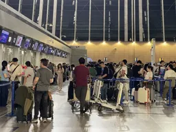 公务舱、金银卡等VIP柜台都排起长队！“史上最火中秋”来了