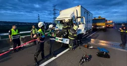 國道2貨車追撞！車頭全爛成廢鐵 40歲運將卡駕駛座