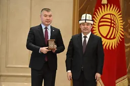 Садыр Жапаров забирает у минфина и передает управделами президента «Кылым банк»