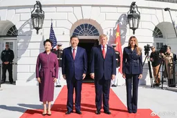新华图讯丨习近平和彭丽媛同美国总统特朗普夫妇茶叙
