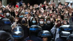 Участники протестов во Франции жалуются на произвол полиции