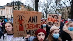 В Польше приняли закон о частичной декриминализации абортов