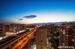 年轻人如果在家乡没有背景，那最好到大城市来闯荡一番……
