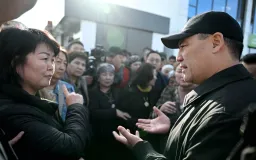 Садыр Жапаров внепланово посетил рынок «Мадина»