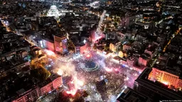 Предвыборный митинг оппозиции в Белграде: десятки тысяч участников