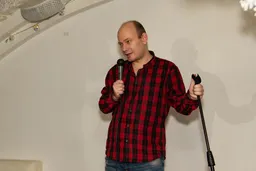 «Я люблю троллить». Как липецкий комик с помощью юмора сопротивляется «Единой России» и Путину