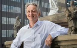 Крестный отец ИИ: Мы должны подружиться с ботами, иначе нам конец