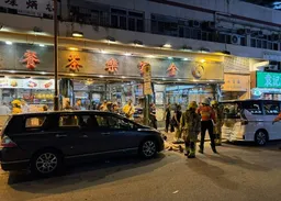 大角咀的士失控釀3車串燒　1私家車司機雙腳被夾　獲救送院