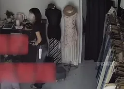 女子試身室排便弄污梳化　醜行曝光恐嚇店主