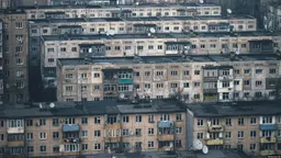 Массовый демонтаж: как в Бишкеке сносят «незаконные» балконы