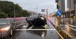 颱風來襲大雨路滑 國3三峽段「撞況」連連