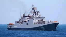 Украина заявила о поражении двух фрегатов в порту Новороссийска, куда Россия перевела корабли из-за ударов морских дронов