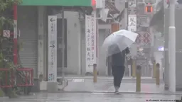 台风“白海豚”袭日后逼近华东 中国管制台海航行遭台谴责