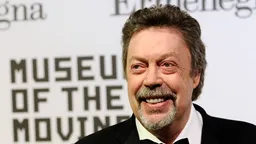 Тим Карри, легендарный актер «Шоу ужасов Рокки Хоррора» и «Оно», умер в 80 лет
